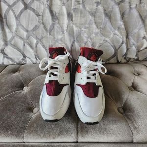 Slightly used Nike Air Huarache RedOxide White size 11